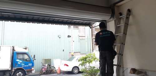 嘉義北門街捲門拆除、落地窗更換，泥作工程 磁磚工程