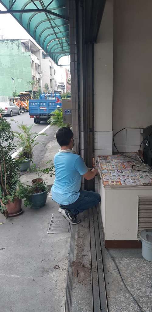 嘉義北門街捲門拆除、落地窗更換，泥作工程 磁磚工程