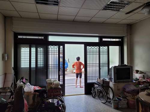 嘉義北門街捲門拆除、落地窗更換，泥作工程 磁磚工程